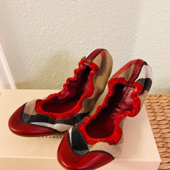 Burberry Shoes - Burberry women’s flats